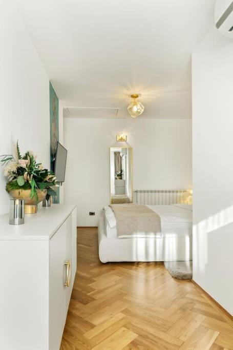 ブカレストCasa De Povesti - Calea Victorieiアパートメント エクステリア 写真